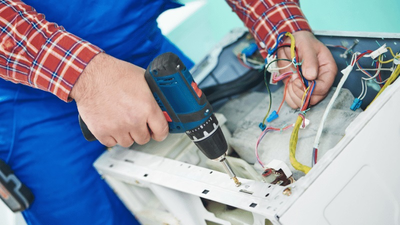 İzmit Daikin Daikin çamaşır makinesi kart tamiri – Su almama arızası orijinal parça ile giderildi. - Teknik servis örneği